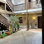 El Patio De *