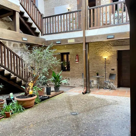 El Patio De *
